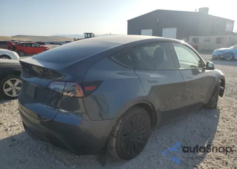 2022 Tesla Model Y z USA, uszkodzony, nr VIN 7SAYGDEE3NF543705
